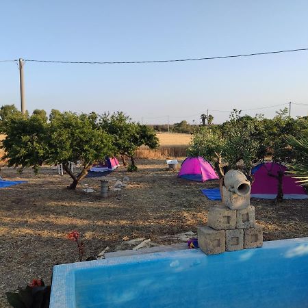 Aree Tende Presso La Casa In Campagna Di Ottavia Hotel Alezio Luaran gambar