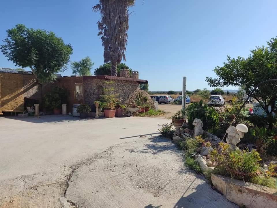 Aree Tende Presso La Casa In Campagna Di Ottavia Hotel Alezio Luaran gambar
