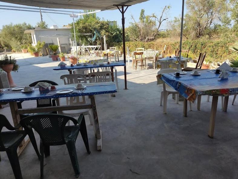 Aree Tende Presso La Casa In Campagna Di Ottavia Hotel Alezio Luaran gambar
