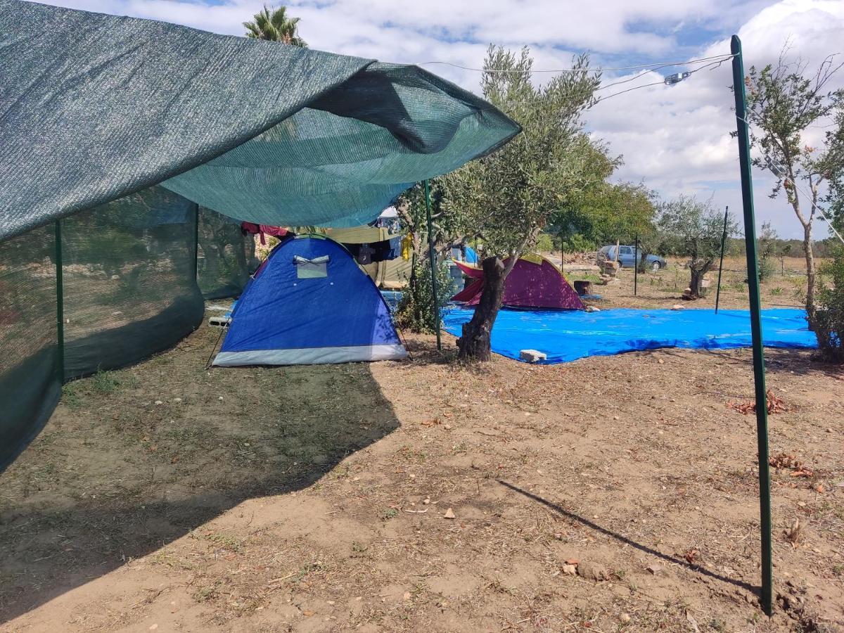 Aree Tende Presso La Casa In Campagna Di Ottavia Hotel Alezio Luaran gambar